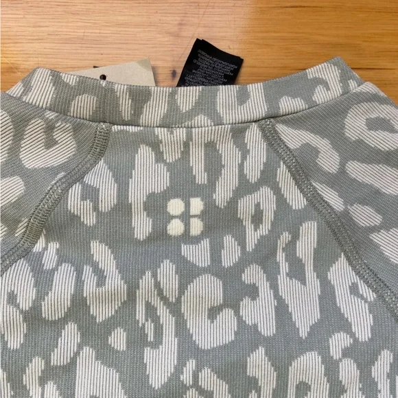 Sweaty Betty Leopard Jacquard Base Layer Top Womens Sz XS (0-2) Blue - Picture 8 of 10